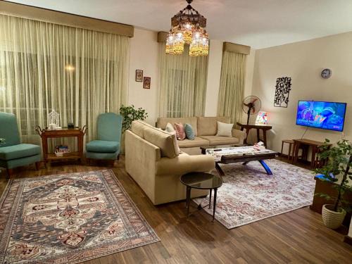 Sheikh Zayed City Apartamento | Stylish Egyptian Charm 2BR in Karma Residence for families & single travelers