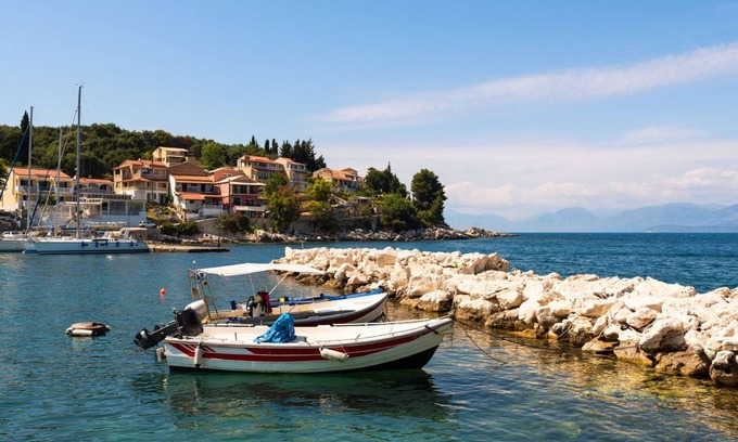 Kassiopi Apartamento | Stylish First Floor Two Bedroom Flat in Kassiopi With Breakfast