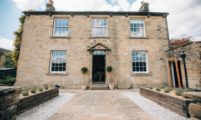 Grindleford Casa | Stylish Georgian Residence in the heart of the Peak District with stunning views