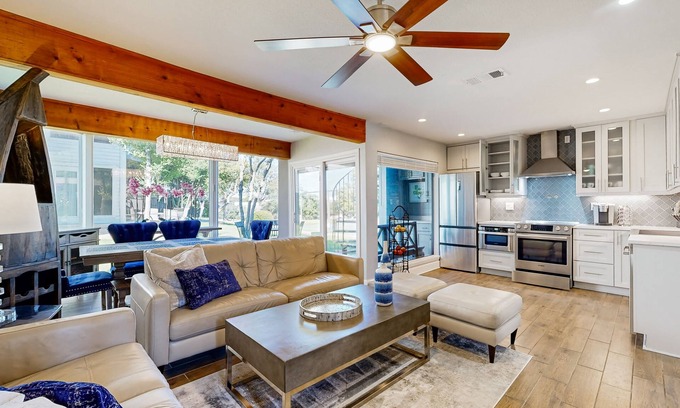 Lakeway Condominio | Stylish Hideaway w/ Chic Kitchen & Private Patio - Located at World of Tennis