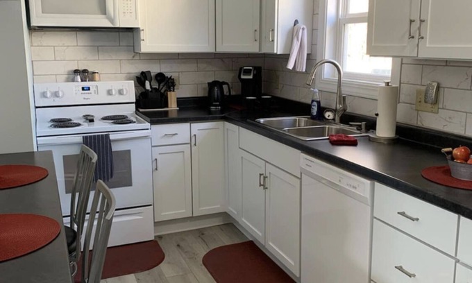 Pierre Casa | Stylish House Near Missouri River and Capitol Building