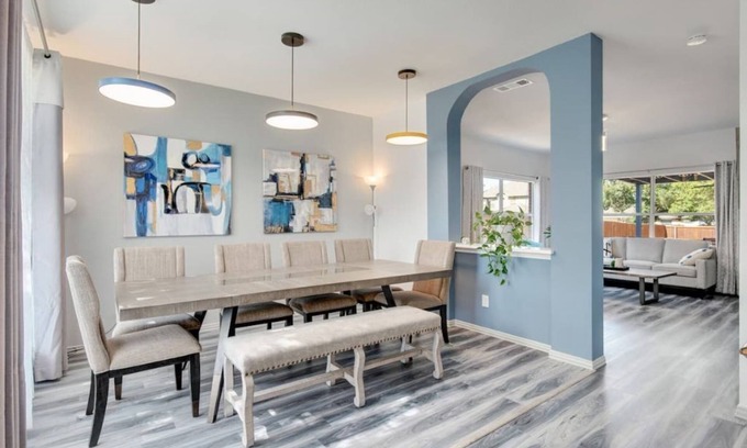 Flower Mound Casa | Stylish House w playset ,Game room &BBQ near DFW airport ,Gaylord sleeps 10-14