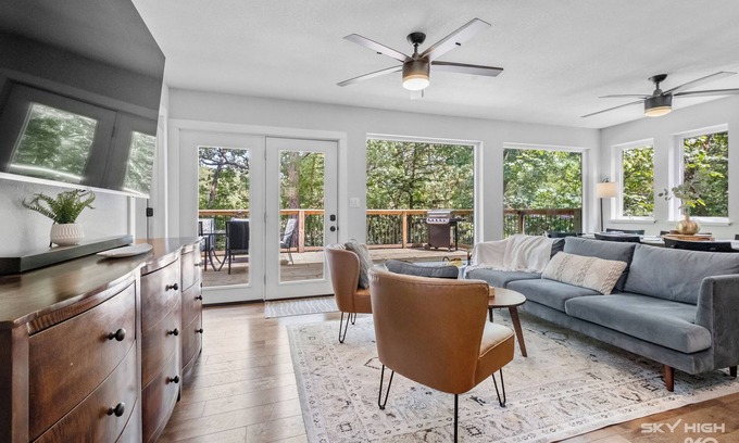 Garfield Casa | Stylish Lakefront Home on Beaver Lake in Beautiful Northwest Arkansas!
