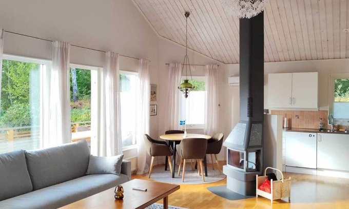 Bouvet Island Casa | Stylish Lakehouse retreat with views over Djulö