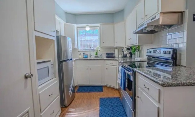 Westbury Casa | Stylish Living in Houston 2Bdrm/2Bath Sleeps 8