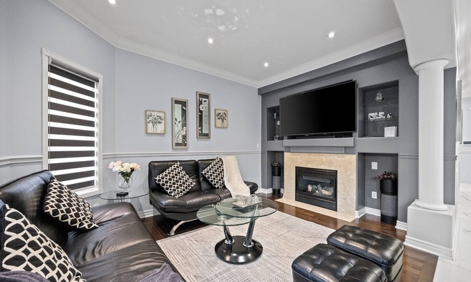 Meadowvale Village Casa | Stylish Mississauga Stay 4BR- Office + Patio + BBQ