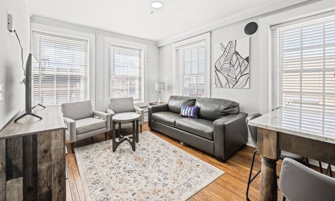 Conway Apartamento | Stylish & Modern Private Retreat by Main Street!