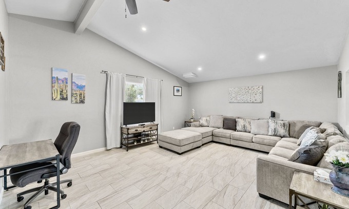 Sierra Vista Casa | Stylish & Modern Sierra Vista Getaway with Pool!