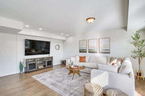 Northridge Casa | Stylish Orem Retreat with Deck, Near BYU and UVU!