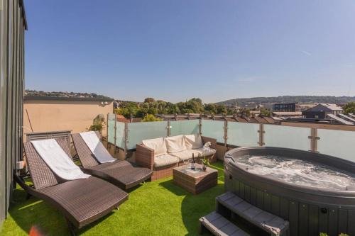 Bath Apartamento | Stylish Penthouse Apartment With Hot Tub