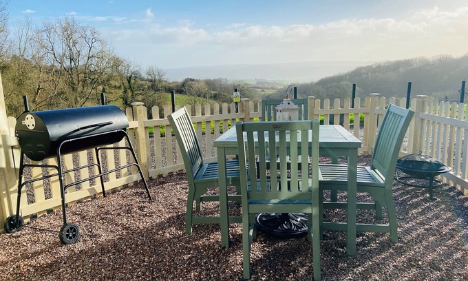 Monmouth Apartamento | Stylish, Rural Apartment With Amazing Views