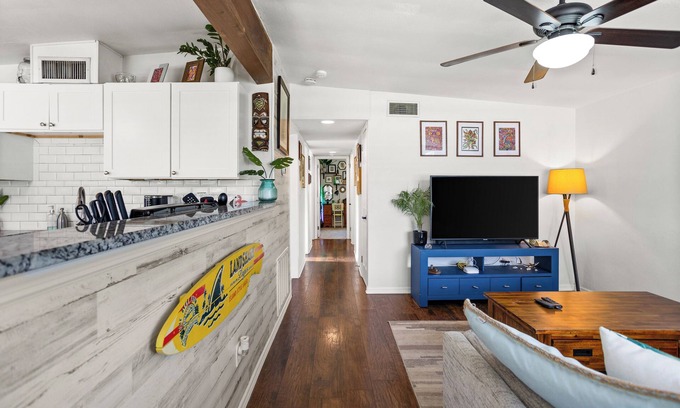 St. Petersburg - Clearwater Casa | Stylish St. Pete 3 Bed, 2 Bath- Fire Pit, Outdoor Patio/TV & Near Beach + Dtwn