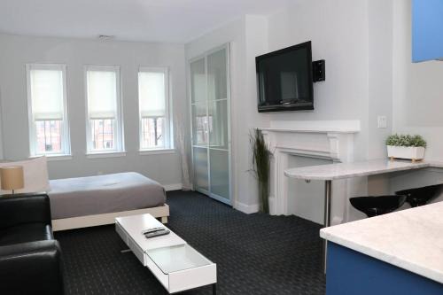 Back Bay Apartamento | Stylish Studio on Newbury St, THIS IS BOSTON! #12
