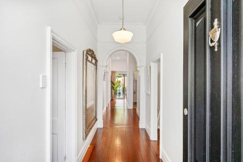 Bayswater Casa | Stylish Suburban Getaway Spacious&bbq
