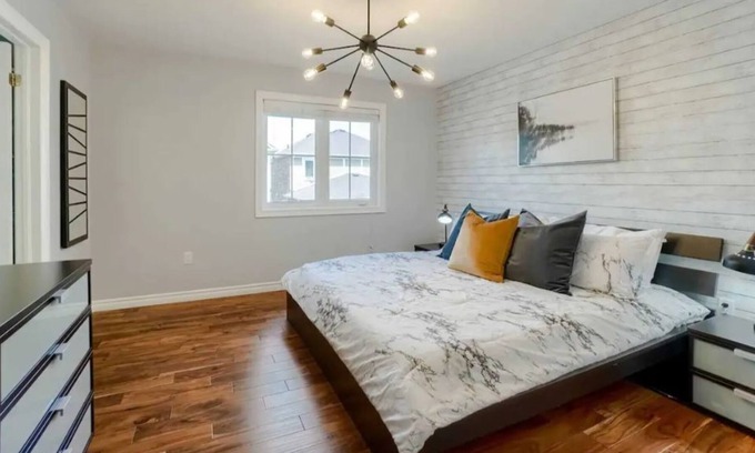 Halton Regional Municipality Casa | Stylish with outdoor jacuzzi, foosball & comfort