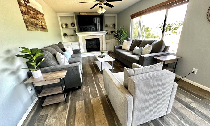 Urbandale Casa | Suburban Oasis with Hot Tub Spa