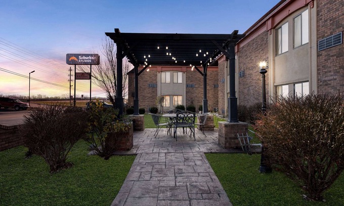 Platte City Hotel | Suburban Studios Kansas City Airport North