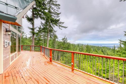 Olga Casa | Sucia Island Mountain View