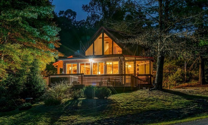 Vein Mountain Cabina | Sugar Hill Cabin 45 Min to Asheville Hot Tub Fire pit