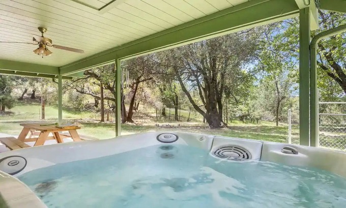 Oakhurst Cabina | Sugar Pine Cabin 2BD 2BTH - Jacuzzi - KING Beds