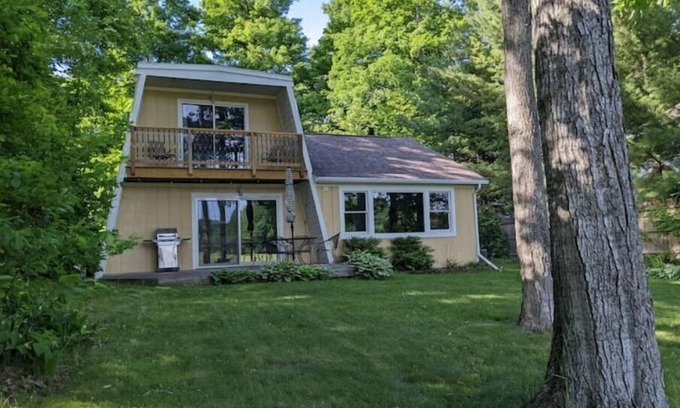 Cedar Casa | Sugarloaf Golf Course View in the Heart of Leelanau County