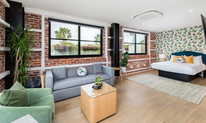 Townsite Hotel | The Brick Boutique Hotel Suite 201