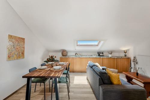 Capanne-Prato-Cinquale Apartamento | Suite a 5' Forte Dei Marmi - Parcheggio privato - WiFi - AC