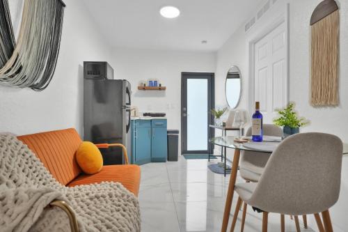 West Little River Apartamento | Suite Azul Miami - Private Guest Suite with Patio, Free Parking, Near Wynwood and Beaches