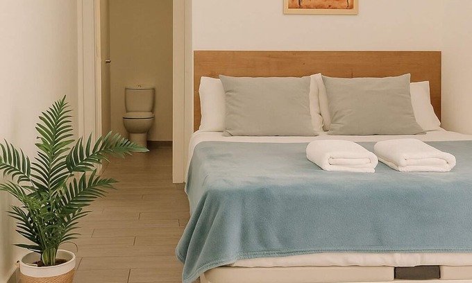 Algeciras Apartamento | Suite by Hawkins interior 1st A