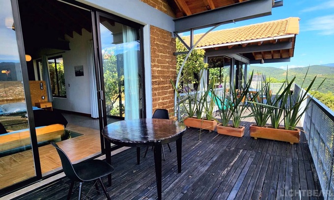Oaxaca Apartamento | Suite Flotante: glass carpet floor and magical views