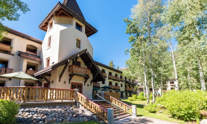 Olympic Valley Hotel | Suite w/Balcony, Parking, Outdoor Pool & Kitchen!