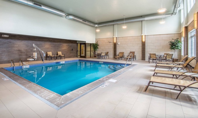 East Texas Condominio | Suite con espacio para conferencias | Desayuno gratis + centro de negocios las 24 horas