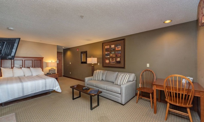 Thayerville Apartamento | Suites at Silver Tree: A118 Studio Standard View