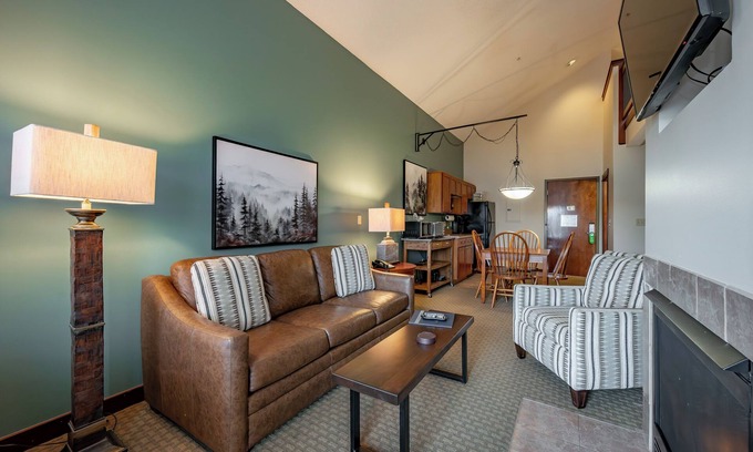 Thayerville Apartamento | Suites at Silver Tree: B302 One Bedroom & Loft Lake View