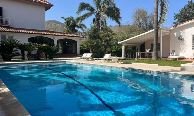 Partanna Villa | Villa Mónica lujosa propiedad en Mondello, relajarse y descubrir Sicilia