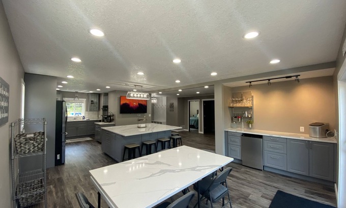 Rochester Casa | “Suites on Cedar” on Lake Zumbro - amazing kitchen, great patio, awesome beds!!