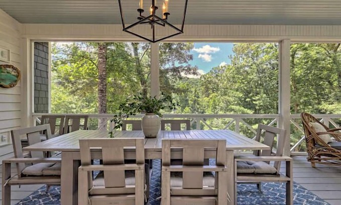 Clayton Casa | Summer at Lake Burton! Steps from Anchorage Marina!