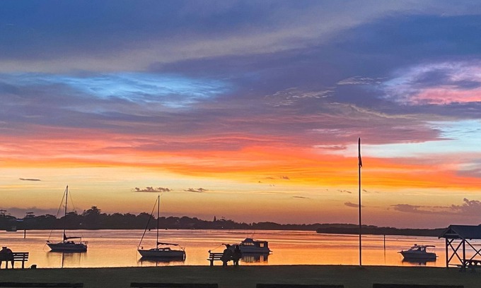 Hawks Nest Casa | Summer Bay Sunsets - Pet Friendly