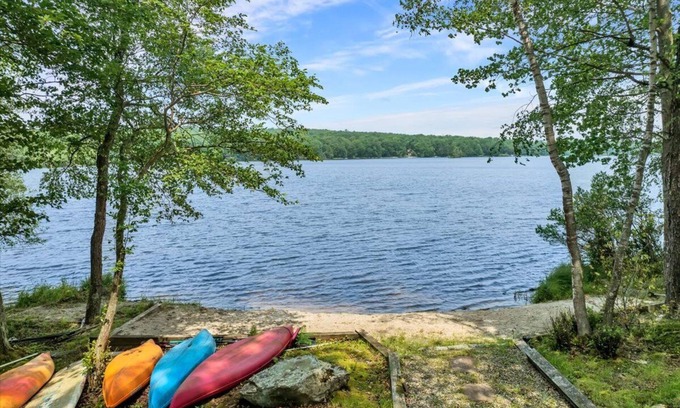 Gouldsboro Cabina | Summer cabin w/ Private Beach in Big Bass Lake resort community