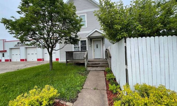 East End Casa | Summer dates! Spacious 3 bed 2 bath! Enormous Kitchen! Close to Lake Superior!
