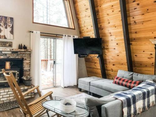 Arnold Casa | Summer Escape Chalet with Pool Access in BLS