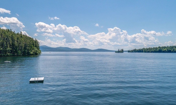 Tuftonboro Cabaña | Casa de verano en el lago Winnipesaukee, playa privada de arena / muelle en el cuello de Tuftonboro