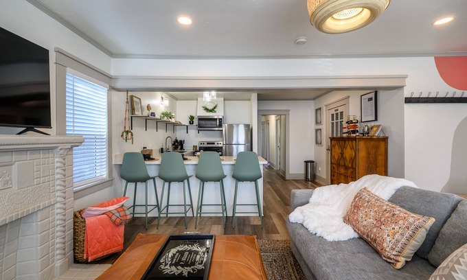 Hellman Street Casa | Summer in SoCal! 2BR Retreat Near Beach + Dtwn LBC... Only 30min to Disneyland!