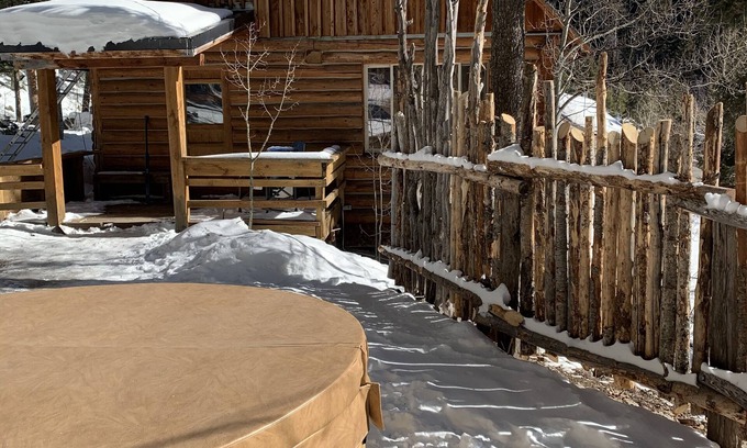 Taos Ski Valley Cabina | Cabaña en las montañas, a 1/2 milla de las pistas, además de sala de juegos y bañera de hidromasaje
