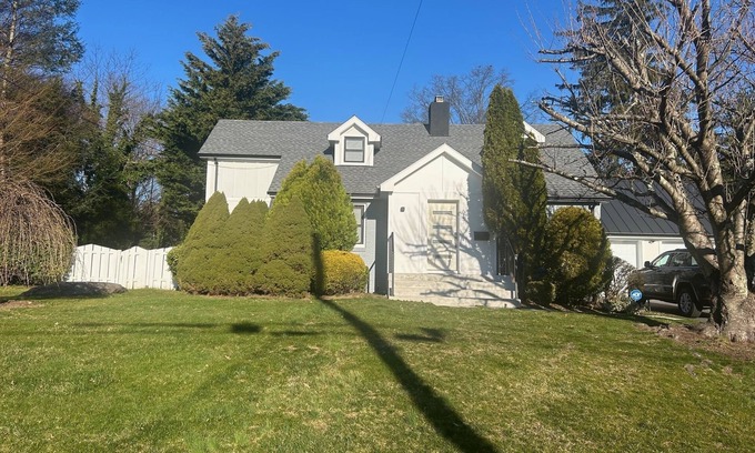 Mamaroneck Casa | Summer retreat! 40 minutes from NYC with heated pool. Steps away from the water