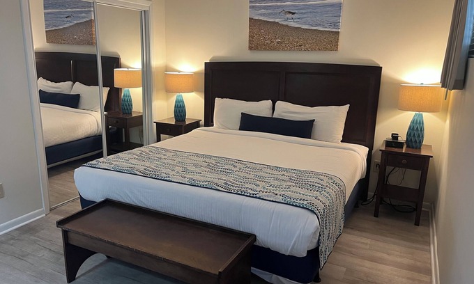 Wrightsville Beach Condominio | Summer Sands Dog Daze of Summer Room 306