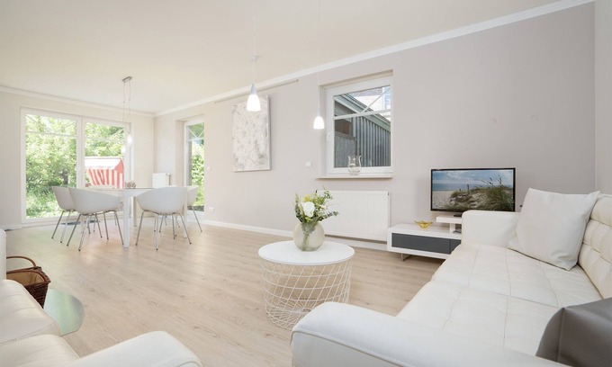 Fissau Casa | Summertime holiday home with terrace and beach chair in Eutin-Fissau