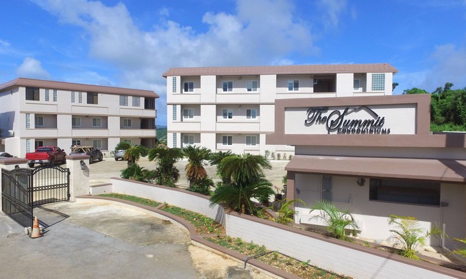 Capital Hill Condominio | Summit Condominium and Hotel