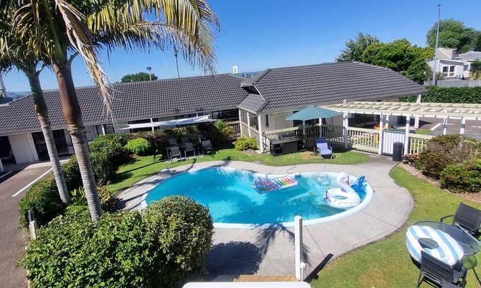 Tauranga Hotel | Summit Motor Lodge