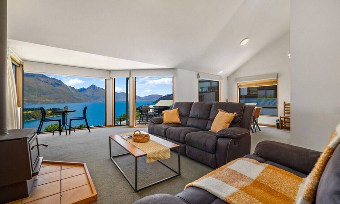 Queenstown Casa | Sun-filled on Wakatipu - Pet Friendly